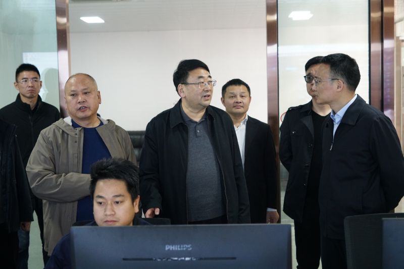 2024年3月12日省工信厅张志平副厅长与万东副市长视察万众集团